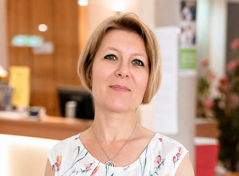 Frau Alexandra Keck